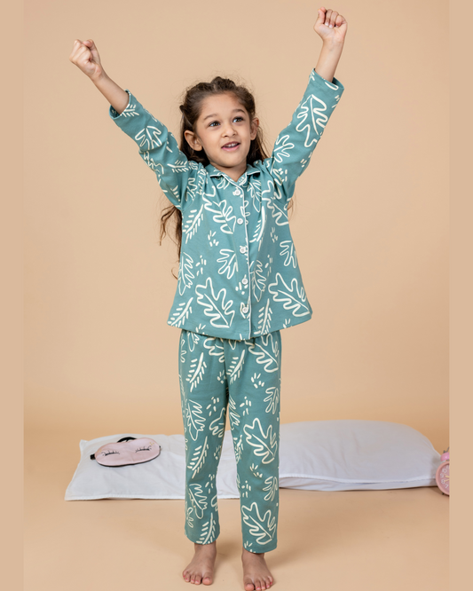 Leaf Print Front-Open Collar Nightsuit